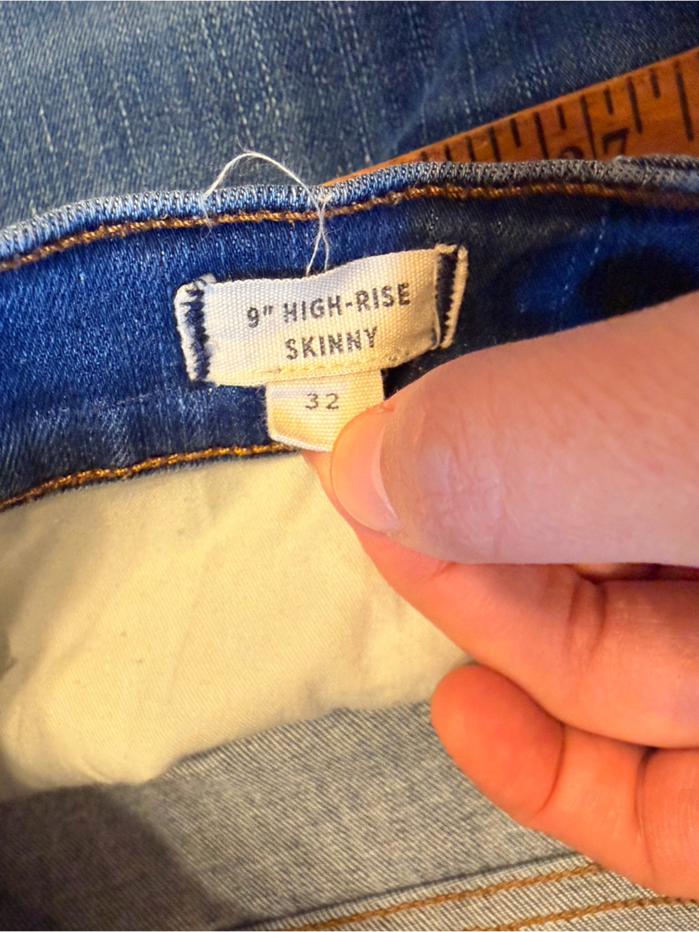 Madewell High-Rise Skinny Jeans in Dark Blue Wash - Picture 5 of 7